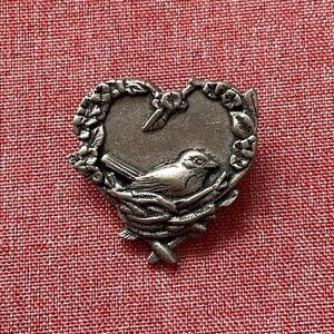 VINTAGE BIRDS & BLOOM 2004 HEART BIRD ON A NEST PEWTER